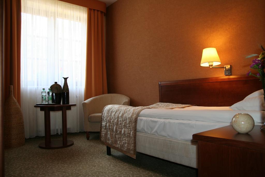 Centuria Hotel & Natural Spa Ogrodzieniec Δωμάτιο φωτογραφία