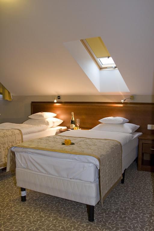 Centuria Hotel & Natural Spa Ogrodzieniec Δωμάτιο φωτογραφία